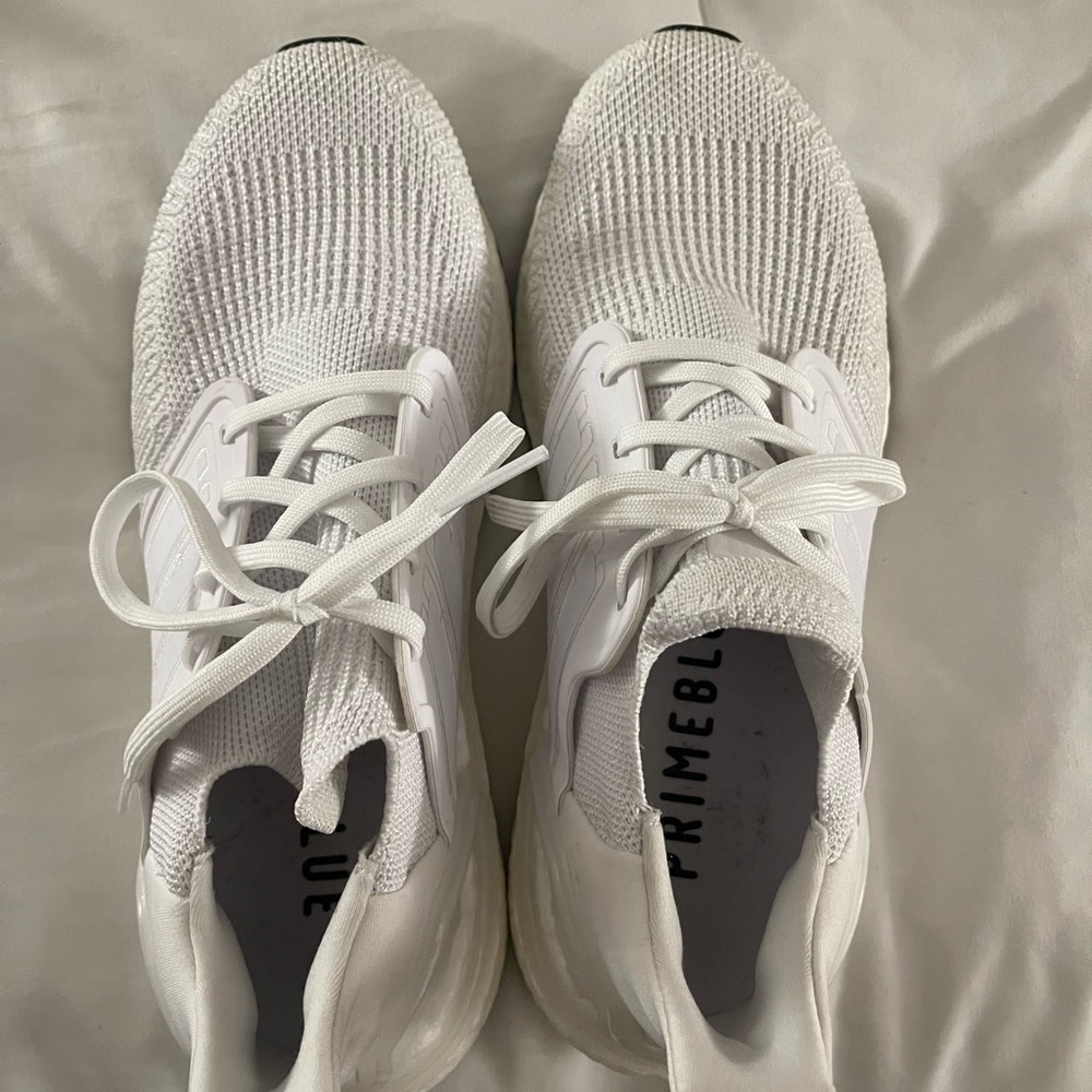 White Adidas Ultraboosts